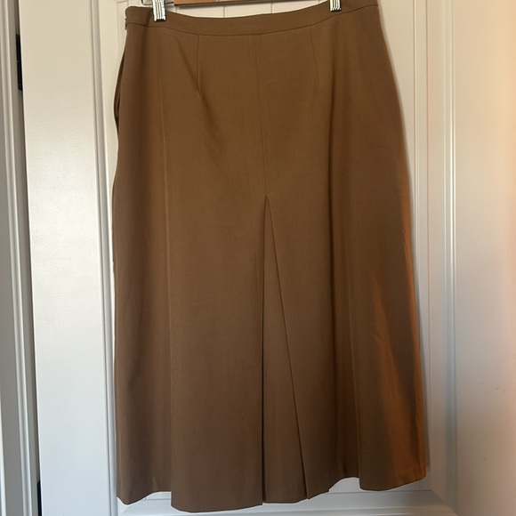 NWOT Banana Republic Skirt - Picture 2 of 8
